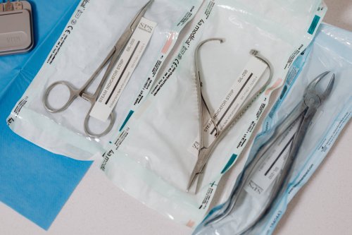 Points de suture pour plaie grave urgent autour de Perigueux